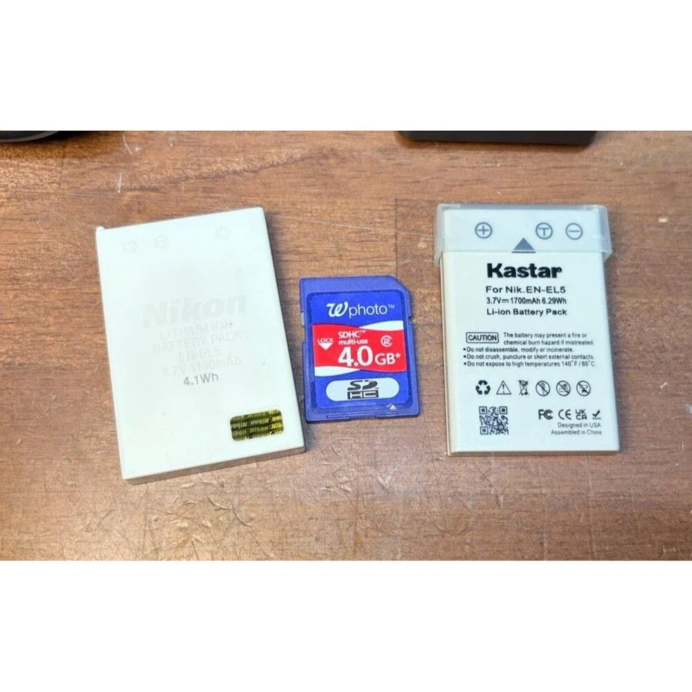 Nikon COOLPIX P500 12.1MP Digital Camera Bundle 2 Batteries Charger 4gb Card